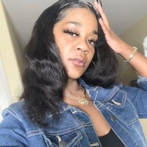 Meet your Posher, Alexis